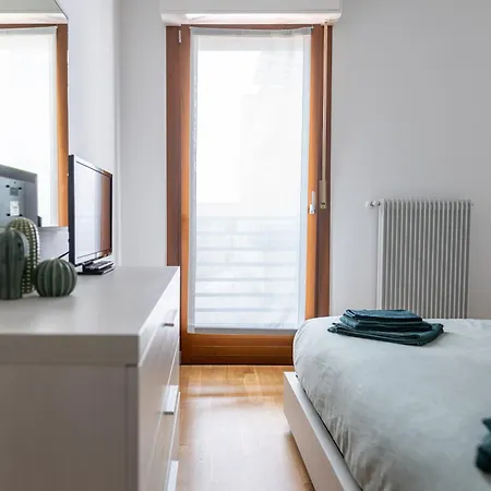 Nest Living Evergreen - Peaceful With Terrace アパート *